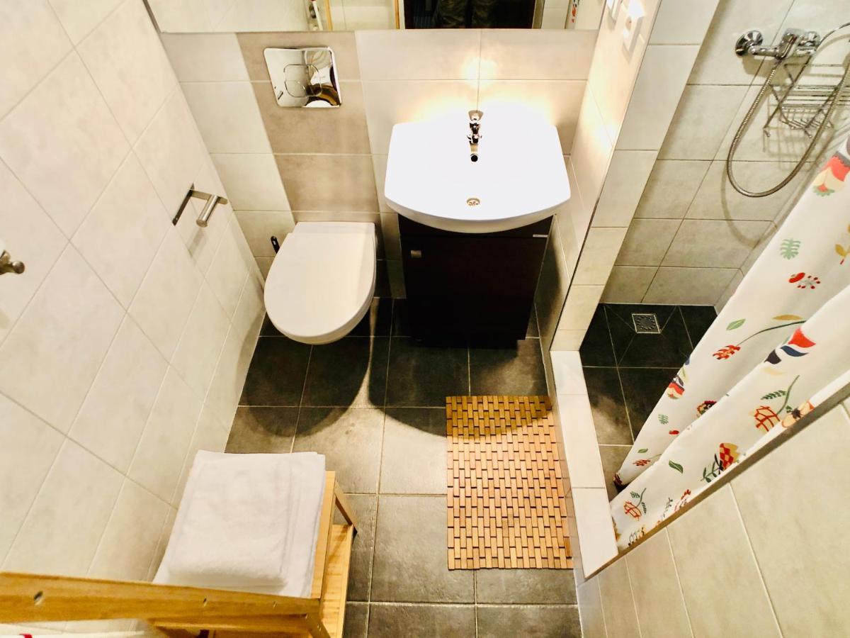 Studio Z Ogrodem Przy Starej Zajezdni Krakow Ngoại thất bức ảnh