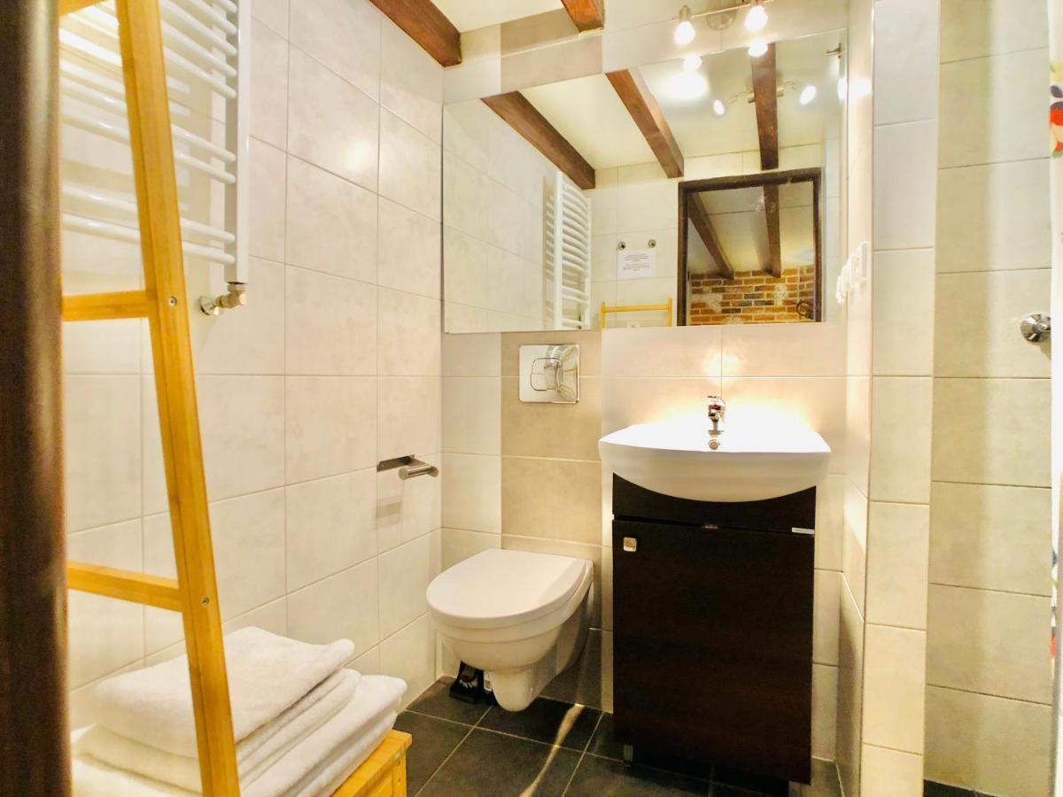 Studio Z Ogrodem Przy Starej Zajezdni Krakow Ngoại thất bức ảnh